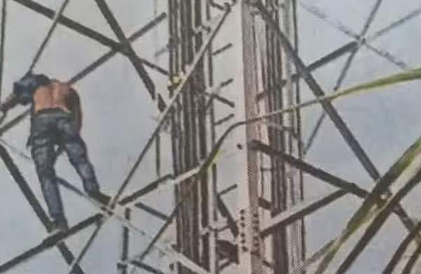 മൊബൈല്‍ ടവറിന് മുകളില്‍ കയറി യുവാവിന്റെ ആത്മഹത്യാഭീഷണി; മക്കള്‍ എത്തി സംസാരിച്ചതോടെ താഴെയിറങ്ങി