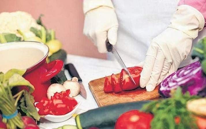 രുചിയല്ല ഗുണമാണ് പ്രധാനം; ഭക്ഷണം സുരക്ഷിതമാണെന്ന് ഉറപ്പാക്കാന് അഞ്ച് കാര്യങ്ങള് ശ്രദ്ധിക്കണം: ഡബ്ല്യൂഎച്ച്ഒ