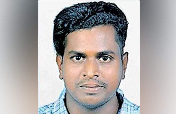 20 മിനിറ്റോളം രക്തം വാർന്നു റോഡിൽ കിടന്നു, മരിച്ചെന്ന് കരുതി ജനം നോക്കി നിന്നു; അപകടത്തിൽ യുവാവിന് ദാരുണാന്ത്യം 