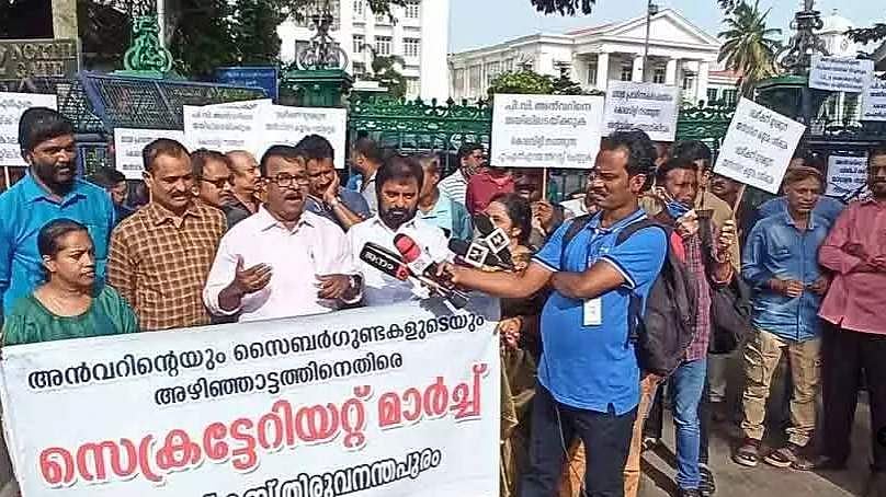 'കൊലവിളി നടത്തുന്ന പിവി അന്‍വറിനെ ക്രിമിനലായി പ്രഖ്യാപിക്കണം'; സി ദിവാകരന്‍