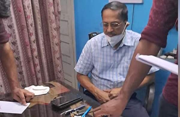 കൈക്കൂലി വാങ്ങുന്നതിനിടെ തൃശൂര്‍ മെഡിക്കല്‍ കോളജിലെ ഡോക്ടര്‍ അറസ്റ്റില്‍