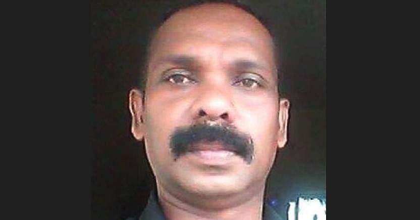മദ്യപാനത്തിനിടെ പൊലീസ് എത്തി; ഭയന്നോടിയ 50കാരൻ പുരയിടത്തിൽ മരിച്ച നിലയിൽ; മൃതദേഹത്തിനു ഒരു ദിവസത്തെ പഴക്കം