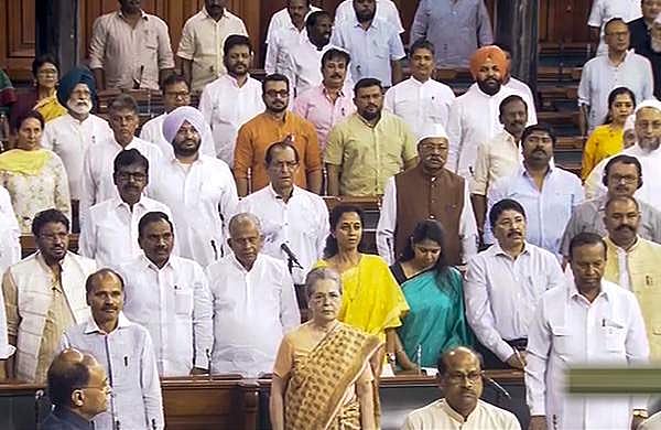സ്ത്രീകളെ നഗ്നരാക്കി പരേഡ്; 'മണിപ്പൂര്‍ കത്തുന്നു',പാര്‍ലമെന്റില്‍ ബഹളം;  പ്രധാനമന്ത്രി വിശദീകരിക്കണമെന്ന് പ്രതിപക്ഷം