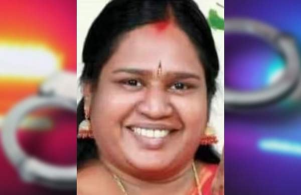 സാധനം വാങ്ങും, ബിൽ കംപ്യൂട്ടറിൽ നിന്ന് ഡിലീറ്റ് ചെയ്യും; തട്ടിയത് എട്ട് ലക്ഷത്തിന്റെ സാധനങ്ങൾ, ജീവനക്കാർ ഉൾപ്പടെ മൂന്നു സ്ത്രീകൾ അറസ്റ്റിൽ