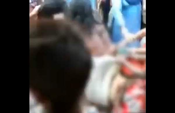 സ്ത്രീകളെ നഗ്നരാക്കി ആള്‍ക്കൂട്ടം മര്‍ദിച്ച സംഭവം; ബംഗാളില്‍ അഞ്ചുപേര്‍ അറസ്റ്റില്‍