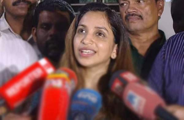 "ഞാന്‍ രാഷ്ട്രീയത്തിലേക്കില്ല, എന്റെ അഡ്രസ്സ് ഉമ്മന്‍ ചാണ്ടിയുടെ മകള്‍"; ചാണ്ടി യോഗ്യതയുള്ള വ്യക്തി: അച്ചു ഉമ്മന്‍ 
