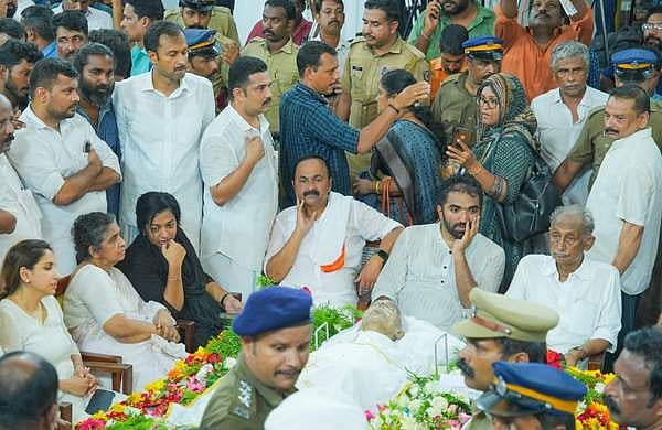 ഉമ്മന്‍ ചാണ്ടിയുടെ പൊതുദര്‍ശനത്തിനിടെ കെപിസിസി ഓഫീസില്‍ വന്‍ പോക്കറ്റടി; പഴ്‌സ് നഷ്ടമായത് നിരവധിപേര്‍ക്ക്, പരാതി