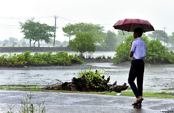 കാലവർഷം കനത്തു, 12 ജില്ലകളിൽ ഇന്ന് മഴ; ഇടുക്കി, കണ്ണൂർ, കാസർകോട് ഓറഞ്ച് അലർട്ട് 