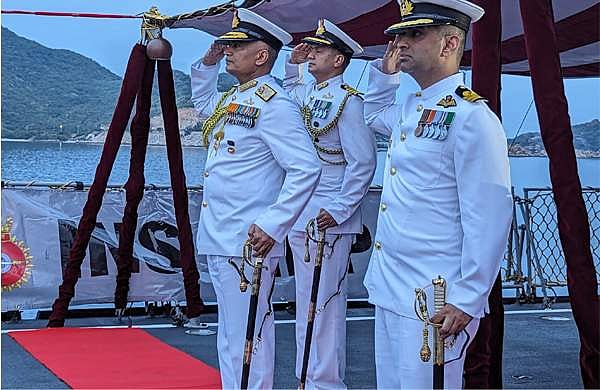 അധികാരദണ്ഡ് കൊണ്ടുനടക്കണ്ട; കൊളോണിയൽ രീതി ഉപേക്ഷിച്ച് നാവികസേന 