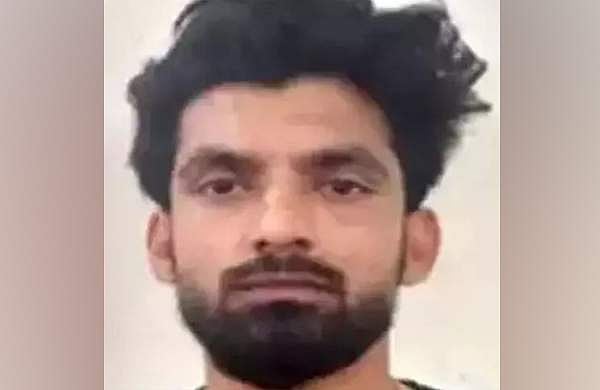 വീട്ടിൽ ആരുമില്ലാത്ത സമയത്ത് പീഡിപ്പിച്ചു; എട്ടാം ക്ലാസുകാരി 6 മാസം ​ഗർഭിണി; അറസ്റ്റ്