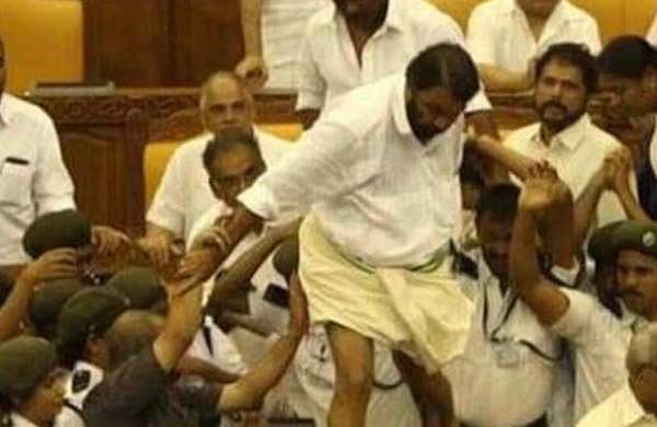 നിയമസഭ കയ്യാങ്കളി കേസ്; തുടരന്വേഷണം ആവശ്യപ്പെട്ട് പൊലീസ് കോടതിയില്‍, നീക്കം വിചാരണ തുടങ്ങാനിരിക്കെ
