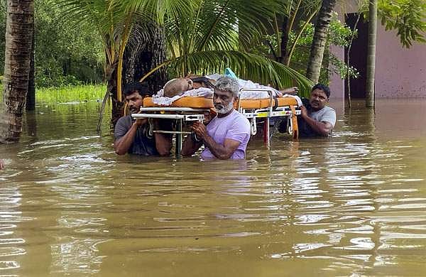 കാസര്‍കോട് കണ്ണൂര്‍ ജില്ലകളില്‍ അതിതീവ്ര മഴ; വീണ്ടും ഉരുള്‍പൊട്ടല്‍; മൂന്ന് മരണം; പെരിങ്ങല്‍ക്കുത്തില്‍ ഓറഞ്ച് അലര്‍ട്ട്