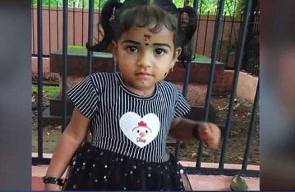 തൃശൂരില്‍ രണ്ടര വയസുകാരി വെള്ളക്കെട്ടില്‍ വീണ് മരിച്ചു