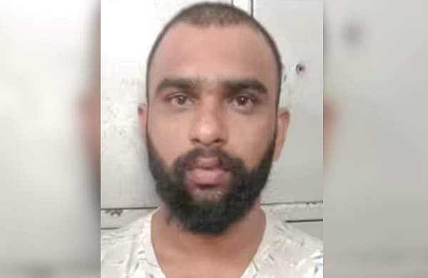 അപസ്മാരം വന്നപ്പോൾ കൈവിലങ്ങ് മാറ്റി, പ്രതി സ്റ്റേഷനിൽ നിന്ന് ഇറങ്ങിയോടി; കണ്ടെത്തിയത് കുറ്റിക്കാട്ടിൽ