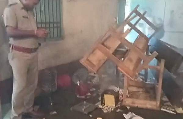 ബം​ഗാളിൽ ഇന്ന് പഞ്ചായത്ത് തെരഞ്ഞെടുപ്പ്; വ്യാപക അക്രമം, മൂന്ന് പ്രവർത്തകർ കൊല്ലപ്പെട്ടെന്ന് തൃണമൂൽ കോൺ​ഗ്രസ്