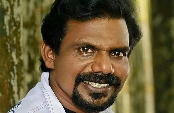 മിമിക്രി താരം വിതുര തങ്കച്ചൻ സഞ്ചരിച്ച കാർ ജെസിബിക്ക് പിന്നിൽ ഇടിച്ചു; ​ഗുരുതര പരിക്ക്