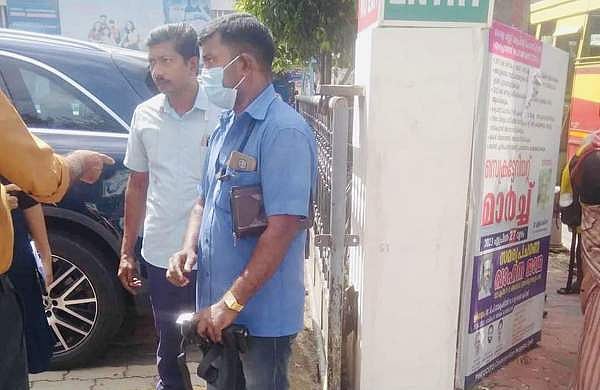 'ഉറവ വറ്റാത്ത നന്മ'; കുഴഞ്ഞുവീണ യാത്രക്കാരനെ ഉടന് ആശുപത്രിയിലെത്തിച്ചു; ജീവന് രക്ഷിച്ച് കെഎസ്ആര്ടിസി ഡ്രൈവറും കണ്ടക്ടറും