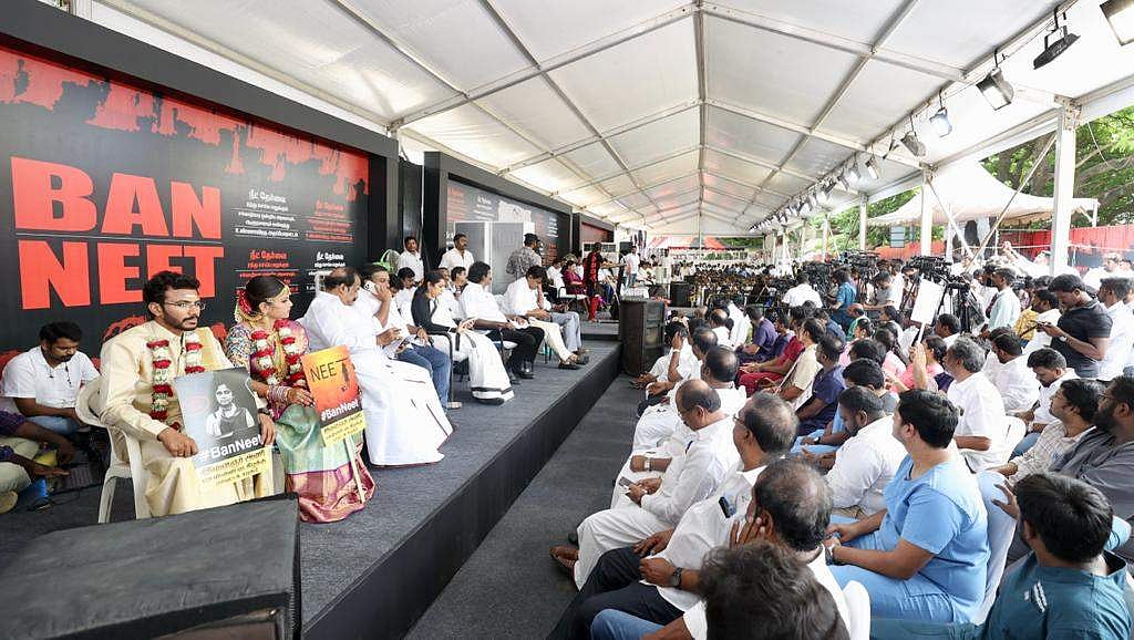 നീറ്റ് പരീക്ഷ റദ്ദാക്കണം; തമിഴ്‌നാട്ടില്‍ മന്ത്രിമാരുടെ നിരാഹാര സമരം