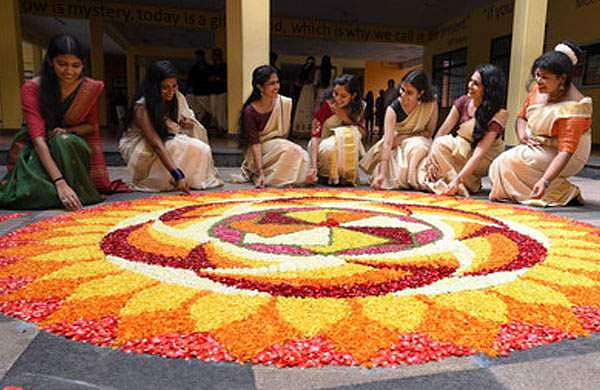 ഇന്ന് തിരുവോണം; ഉത്സവത്തിമിർപ്പിൽ നാടും ന​ഗരവും