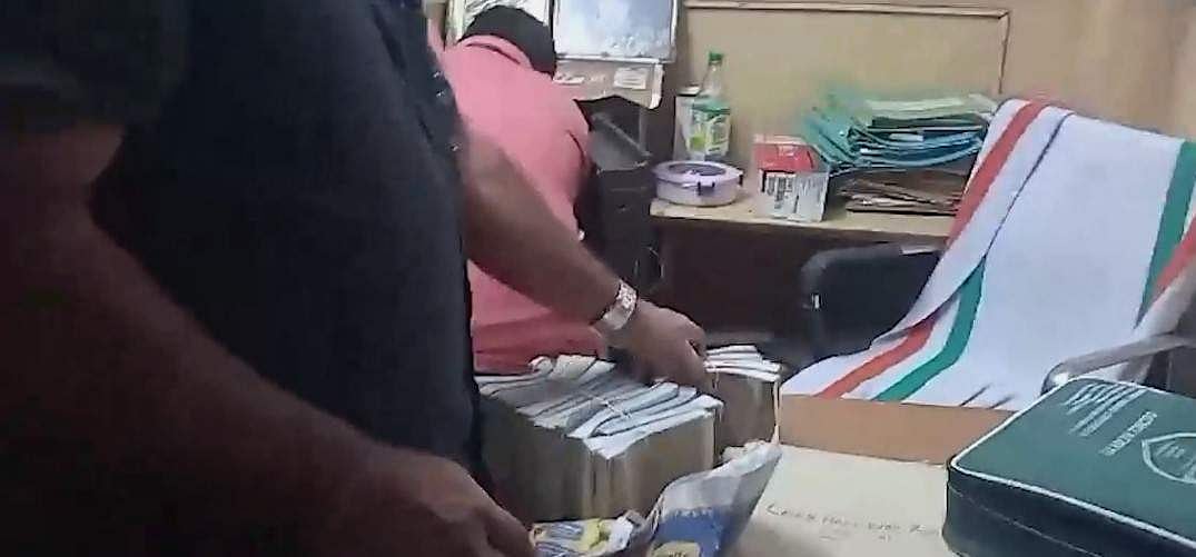 ഓപ്പറേഷന്‍ ട്രഷര്‍ ഹണ്ട്; ചെക്ക് പോസ്റ്റുകളില്‍ വിജിലന്‍സിന്റെ മിന്നല്‍ പരിശോധന, വ്യാപക ക്രമക്കേട്