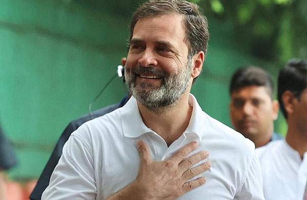 'പ്രതിസന്ധി ഘട്ടത്തില്‍ കൂടെനിന്നു'; രാഹുല്‍ ഗാന്ധി വയനാട്ടിലും അമേഠിയിലും മത്സരിക്കും: ഹരീഷ് റാവത്ത് 