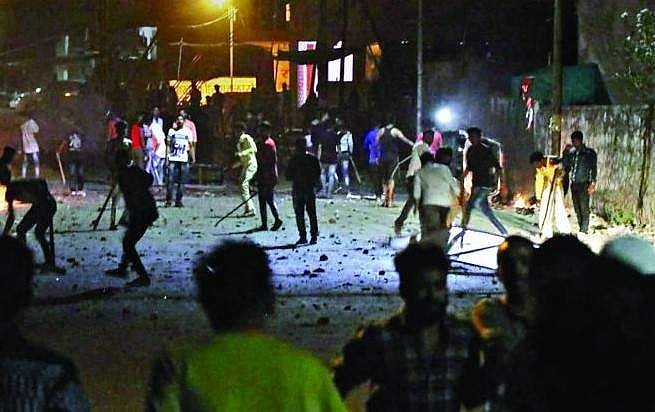 സോഷ്യല്‍ മീഡിയയില്‍ അധിക്ഷേപ പോസ്റ്റ്; മഹാരാഷ്ട്രയില്‍ ഇരു വിഭാഗങ്ങള്‍ തമ്മില്‍ സംഘര്‍ഷം, ഒരു മരണം