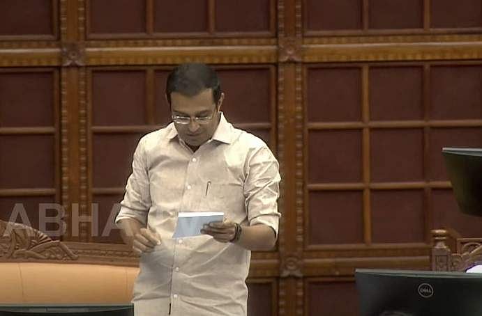 സ്ഥിരം ക്യാപ്‌സൂള്‍ വേണ്ട; ജിഎസ്ടി വരുമാനം കൂട്ടിയില്ല; ധനപ്രതിസന്ധിയില്‍ അടിയന്തരപ്രമേയവുമായി കോണ്‍ഗ്രസ്