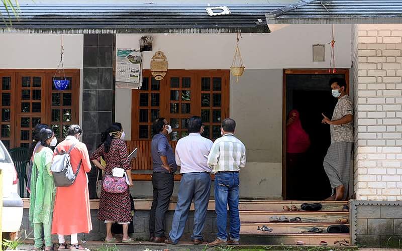 നിപ സമ്പര്‍ക്ക പട്ടികയില്‍ 950പേര്‍; രണ്ടുപേര്‍ക്കുകൂടി രോഗലക്ഷണം, സ്ഥിതിഗതികള്‍ വിലയിരുത്തി കേന്ദ്രം 