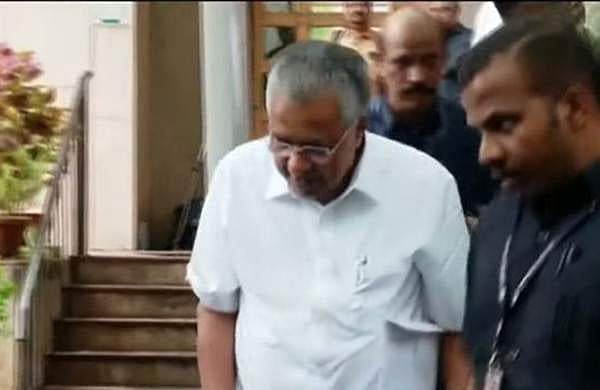 'അതു നിങ്ങള്‍ കൊണ്ടു നടക്ക്'; പുനസ്സംഘടനയില്‍ പ്രതികരിക്കാതെ മുഖ്യമന്ത്രി