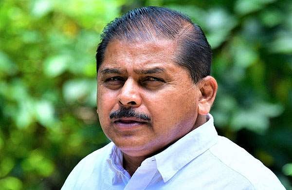 'എത്തേണ്ടിടത്ത് എത്തിച്ചേര്‍ന്നു'; രാജേന്ദ്രകുമാര്‍ തട്ടിപ്പുകാരന്‍ ; കുട്ടനാട്ടിലെ വിമതര്‍ക്കെതിരെ സിപിഎം ജില്ലാ സെക്രട്ടറി