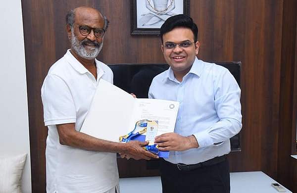 ലോകകപ്പിനു തലൈവരുടെ സാന്നിധ്യവും; രജനികാന്ത് വിശിഷ്ടാതിഥി, ഗോള്‍ഡന്‍ ടിക്കറ്റ് കൈമാറി