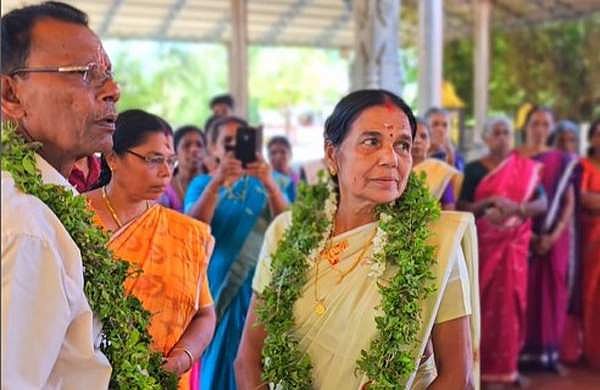 '72 ഒക്കെ ഒരു പ്രായമാണോ', നാണം കൊണ്ട് പുഞ്ചിരിച്ച് പൊന്നമ്മ; വൈറൽ വിവാഹ വിഡിയോ