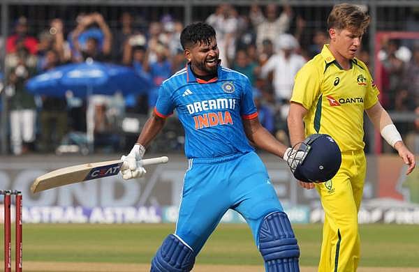 ശ്രേയസിനും ഗില്ലിനും സെഞ്ച്വറി: ഇന്ത്യ മികച്ച സ്‌കോറിലേക്ക്
