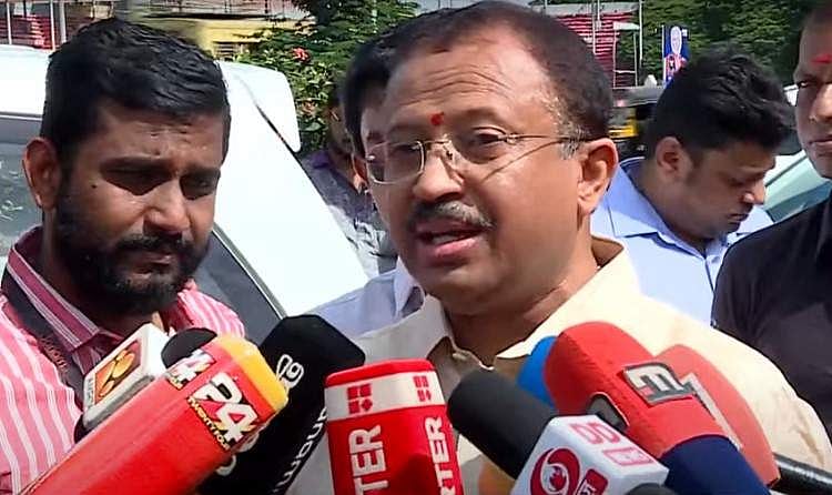 'ബിജെപി ഓഫീസ് സെക്രട്ടറി ചായ വാങ്ങി കൊടുക്കുന്നയാള്‍'; കോടികള്‍ക്ക് കാവല്‍ നിന്നു എന്നത് എകെജി സെന്ററില്‍ നിന്നുള്ള പുതിയ തിരക്കഥ; വി മുരളീധരന്‍