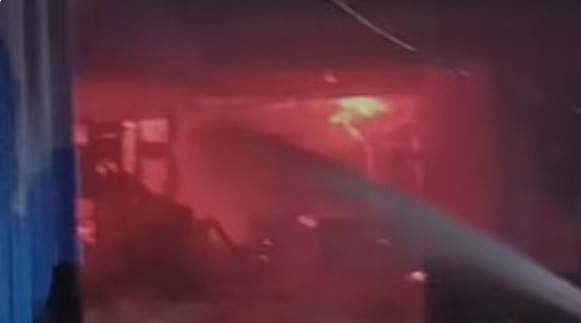 ഡല്‍ഹിയിലെ വനിതാ ഹോസ്റ്റലില്‍ വന്‍ തീപിടിത്തം; നിരവധിപേര്‍ കുടുങ്ങിക്കിടക്കുന്നു, രക്ഷാപ്രവര്‍ത്തനം 
