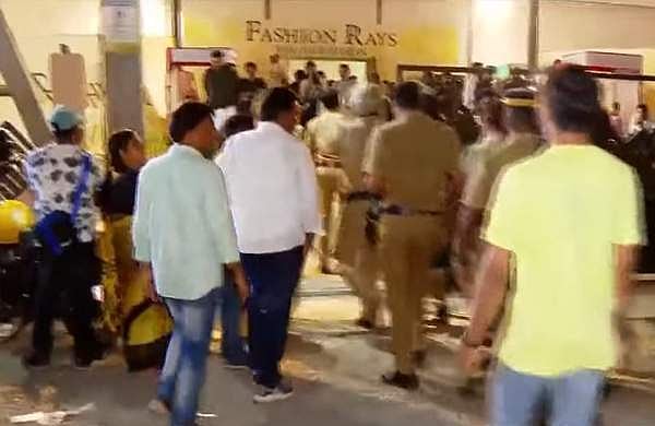 നിലവാരമില്ലാത്ത കോസ്റ്റ്യൂം, കോഴിക്കോട് ഫാഷൻ ഷോയ്ക്കിടെ മോഡലുകളുടെ പ്രതിഷേധം; ഷോ ഡയറക്ടർ കസ്റ്റഡിയിൽ 