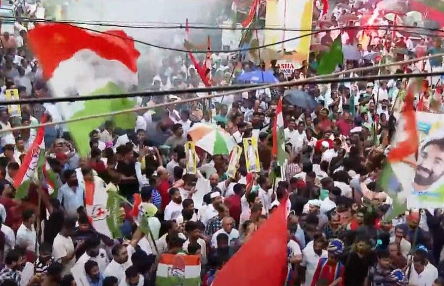 'പാമ്പാടി നിറഞ്ഞാടി'; അലതല്ലി ആവേശം; പുതുപ്പള്ളിയില് ഇനി നിശബ്ദ പ്രചാരണം