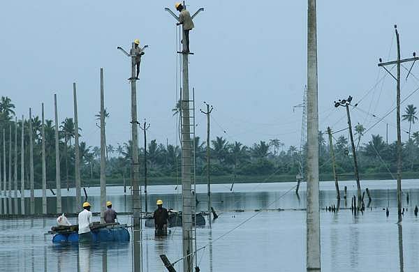 ആദ്യം ഉയര്‍ന്ന നിരക്ക്, പിന്നാലെ മയപ്പെട്ട് കമ്പനികള്‍; കെഎസ്ഇബിക്ക് വിലകുറച്ച് വൈദ്യുതി നല്‍കാമെന്ന് അദാനിയും ഡിബി പവറും 