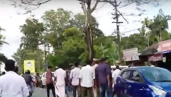 പുതുപ്പള്ളി ഫലത്തിന് പിന്നാലെ മണര്‍കാട് സംഘര്‍ഷം; പൊലീസ് ലാത്തി വീശി
