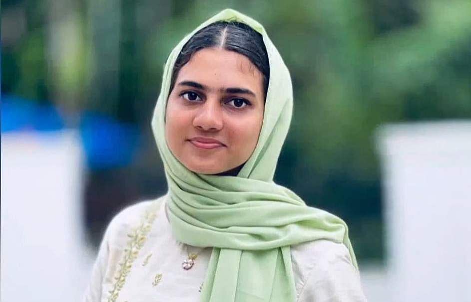 പിക്കപ്പ് വാന്‍ തട്ടി ബസിനടിയില്‍പ്പെട്ട വിദ്യാര്‍ഥിനി മരിച്ചു; നിര്‍ത്താതെ പോയ വാഹനം തിരിച്ചറിഞ്ഞു