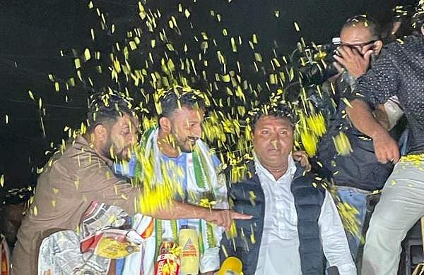 എട്ട് ദിവസത്തിന് ശേഷം രാഹുൽ ജയിൽ മോചിതൻ; തോളിലേറ്റി പ്രവർത്തകരുടെ ആഹ്ലാദ പ്രകടനം