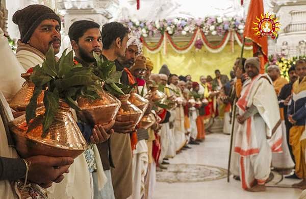 കേന്ദ്രസ്ഥാപനങ്ങളും ബാങ്കുകളും ഉച്ചവരെ പ്രവര്‍ത്തിക്കില്ല; 16 സംസ്ഥാനങ്ങളില്‍ അവധി; പട്ടിക അറിയാം  