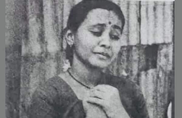 അന്ന് മോണോആക്ടില്‍ ഒന്നാം സ്ഥാനം നേടിയ പെണ്‍കുട്ടി ഇന്ന് മന്ത്രി, വൈറലായി പഴയ ഫോട്ടോ