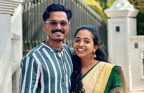 നടി സ്‌നേഹ ബാബു വിവാഹിതയായി; വരന്‍ 'കരിക്ക്' ടീമിലെ അഖില്‍ സേവ്യര്‍